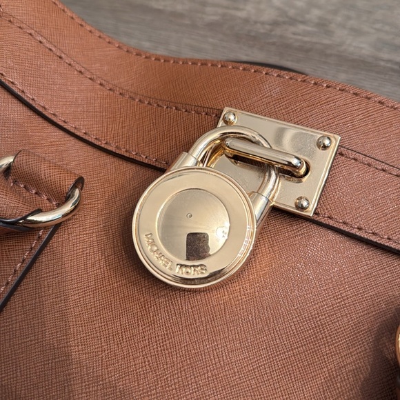 Michael Kors Hamilton Large Saffiano Leather Tote - Picture 7 of 7